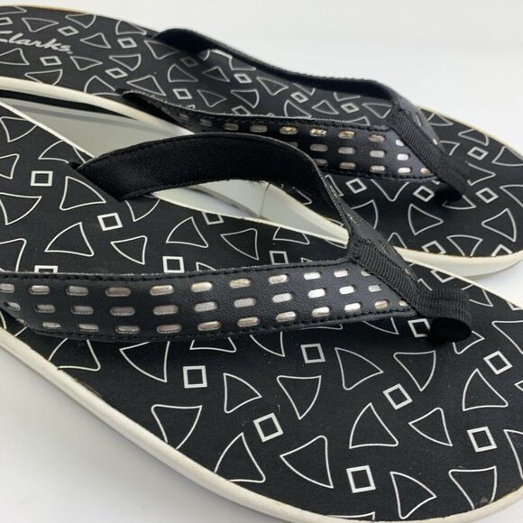 Clarks Liya Bevin Sandal Thong Slip On Low Wedge Black Metallic Cut Out Women 11 - Picture 4 of 15